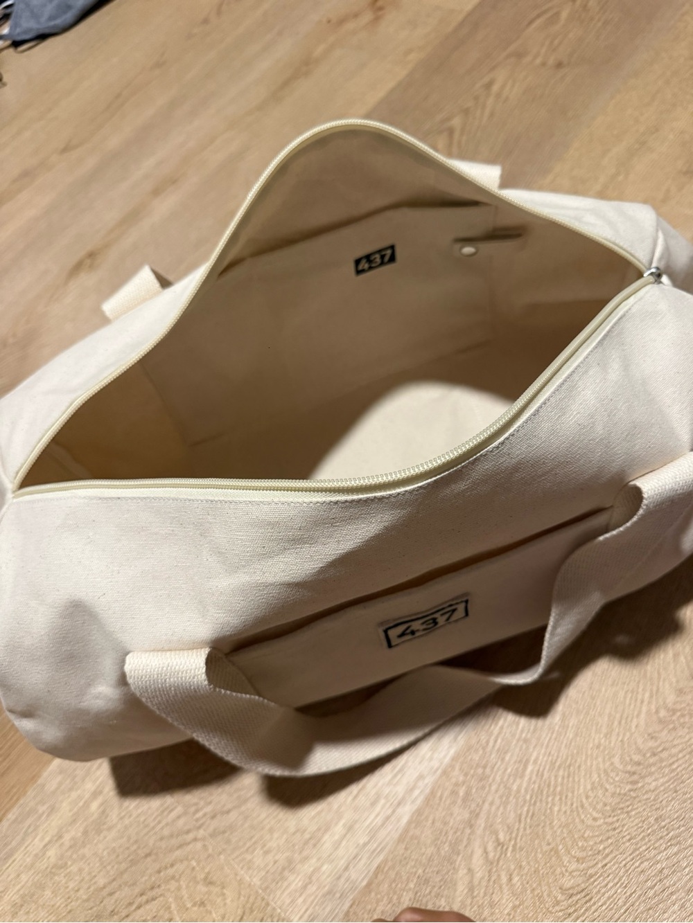 437 Canvas Duffel Bag in Cream - Picture 4 of 4
